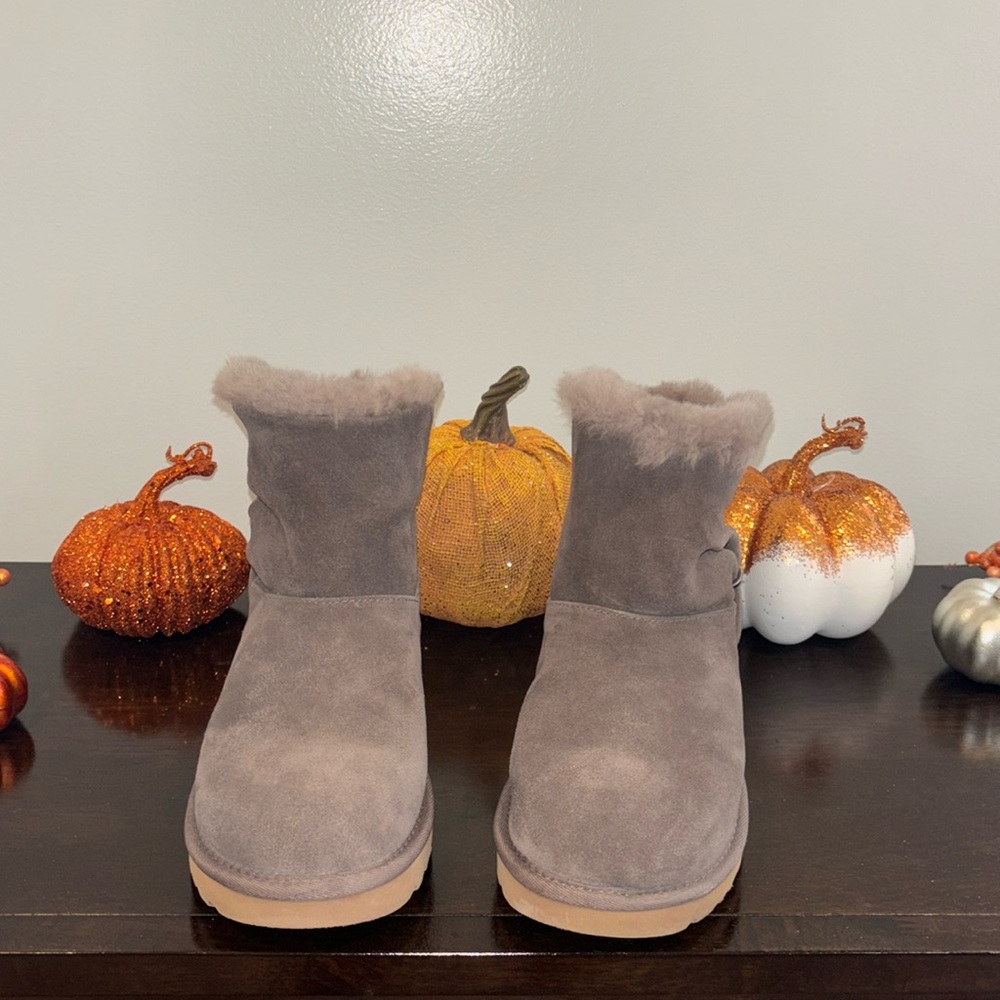 Grey UGGS!
